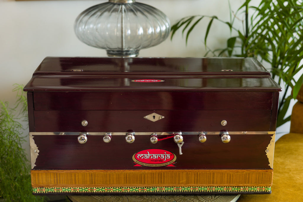 MAHARAJA Harmonium, 7-Stop, Dark Mahogany, Bag DB