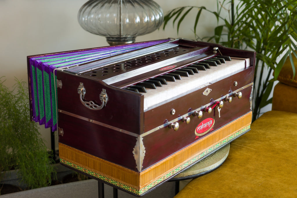 MAHARAJA Harmonium, 7-Stop, Dark Mahogany, Bag DB