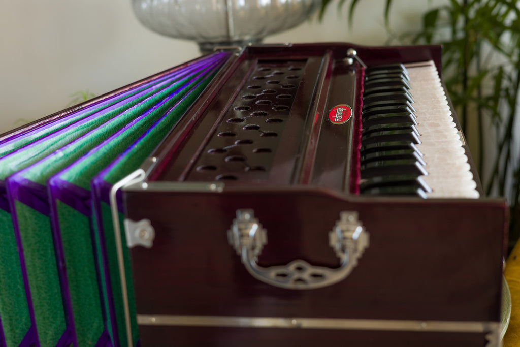 MAHARAJA Harmonium, 7-Stop, Dark Mahogany, Bag DB