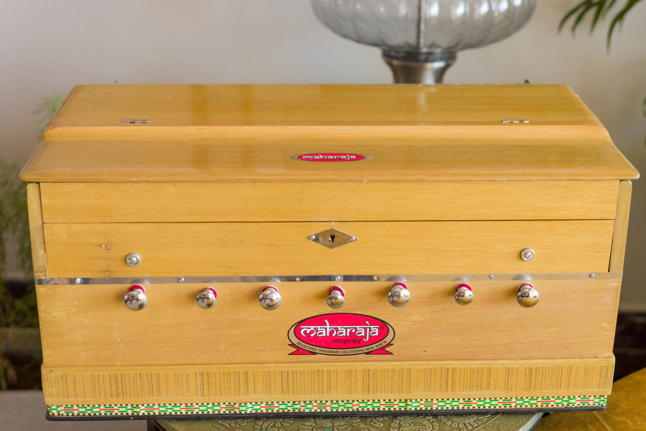 MAHARAJA Harmonium, 7-Stop, Natural Color, Bag  ABF