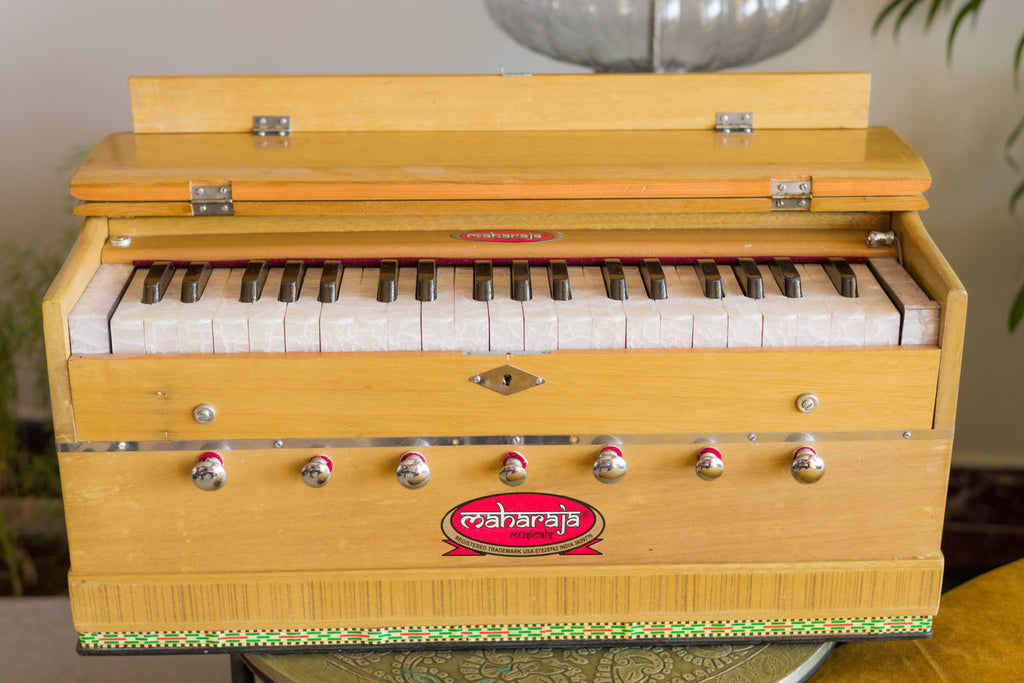 MAHARAJA Harmonium, 7-Stop, Natural Color, Bag  ABF