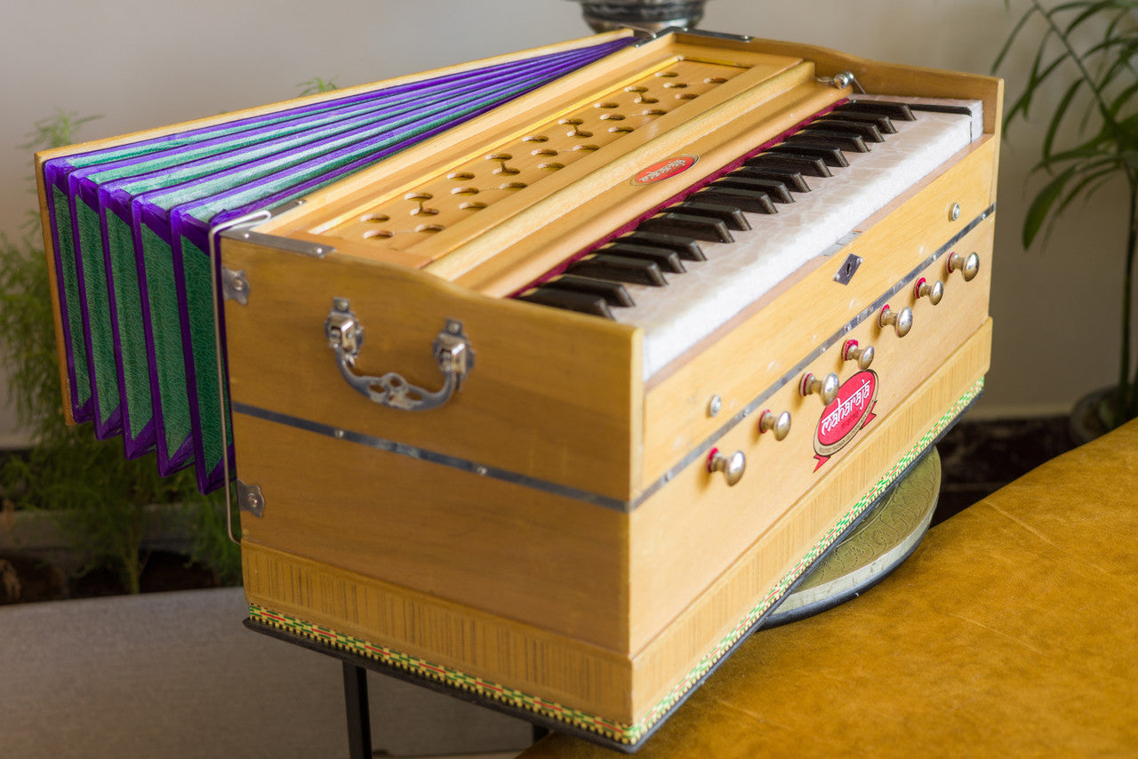 MAHARAJA Harmonium, 7-Stop, Natural Color, Bag  ABF