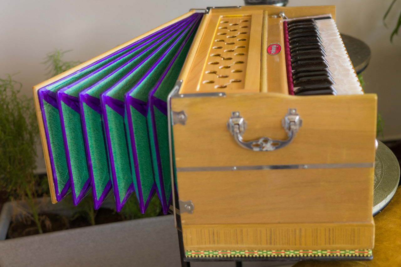 MAHARAJA Harmonium, 7-Stop, Natural Color, Bag  ABF