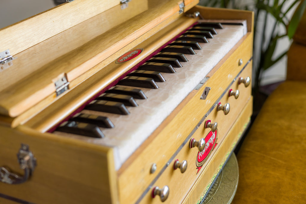 MAHARAJA Harmonium, 7-Stop, Natural Color, Bag  ABF