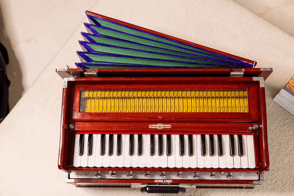 BINA NO. 23B Kirtan Harmonium, Folding, 2 Reed 3.5 Octave, Coupler AGH