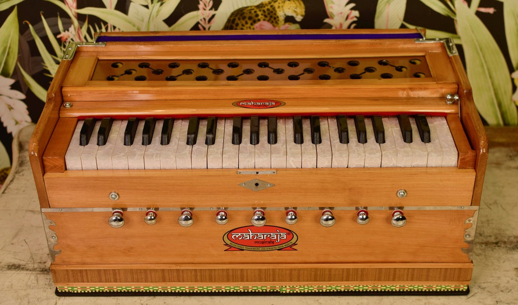 MAHARAJA MUSICALS Harmonium No. AABG - 9 Stopper, A440, 42 keys, Natural Color, With Coupler