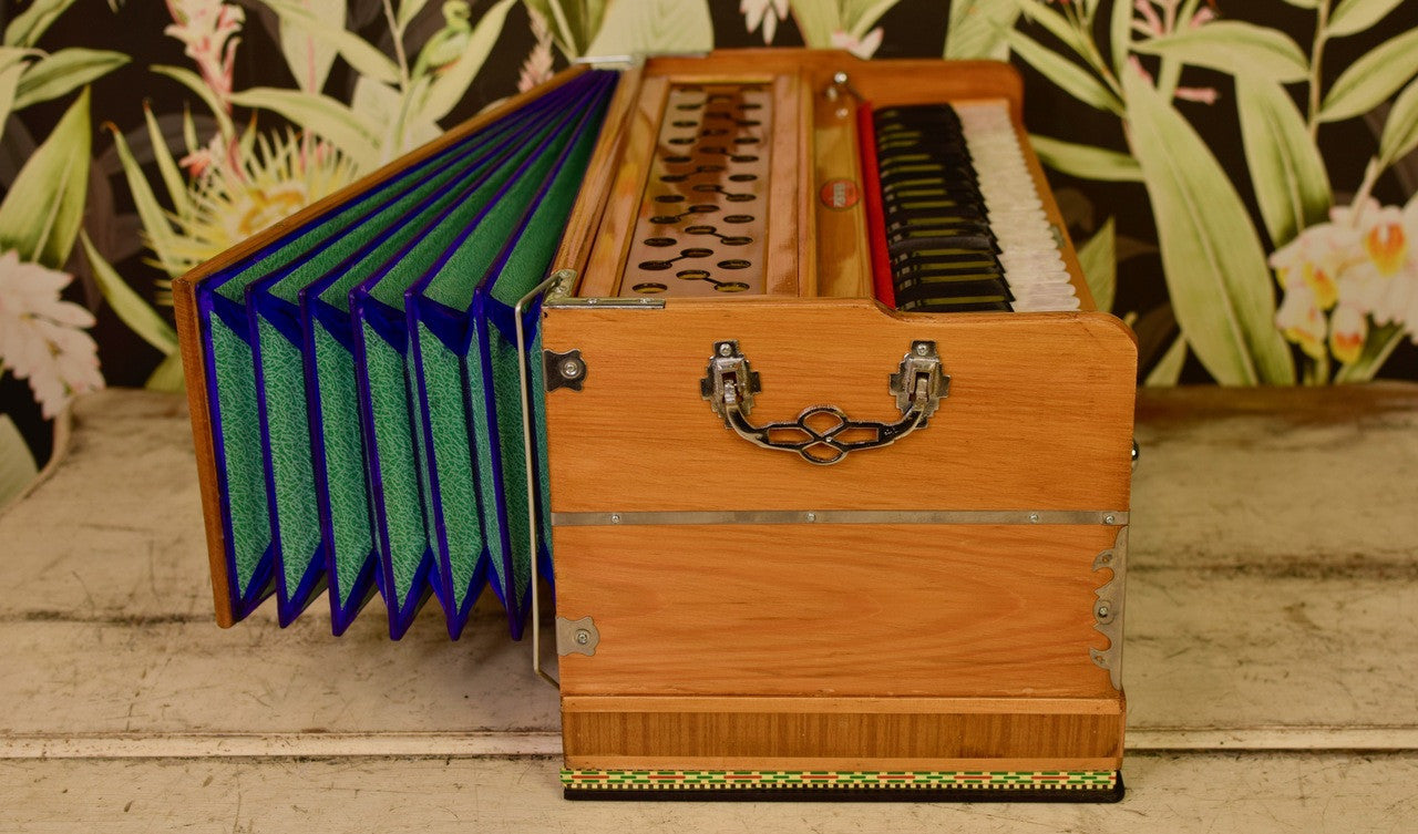 MAHARAJA MUSICALS Harmonium No. AABG - 9 Stopper, A440, 42 keys, Natural Color, With Coupler