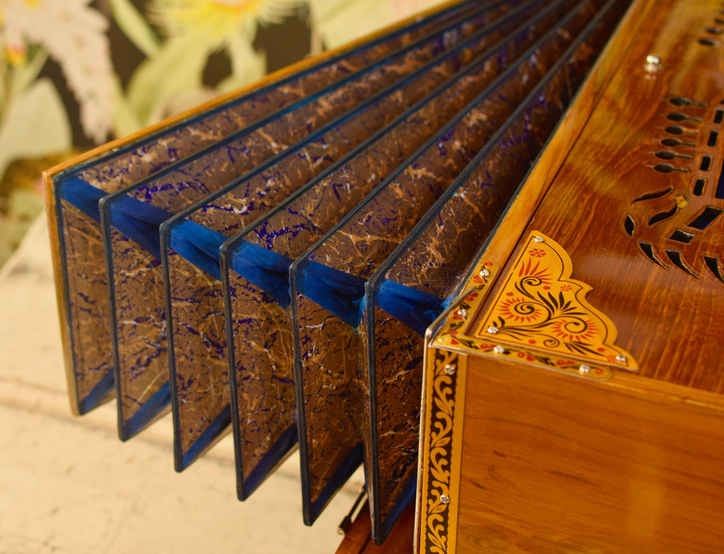 Maharaja Musicals Premium Calcutta Harmonium, 4/13 Scale Changer, Natural BBH