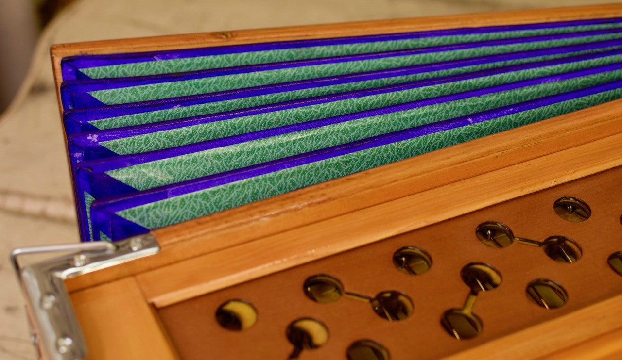 MAHARAJA MUSICALS Harmonium No. AABG - 9 Stopper, A440, 42 keys, Natural Color, With Coupler
