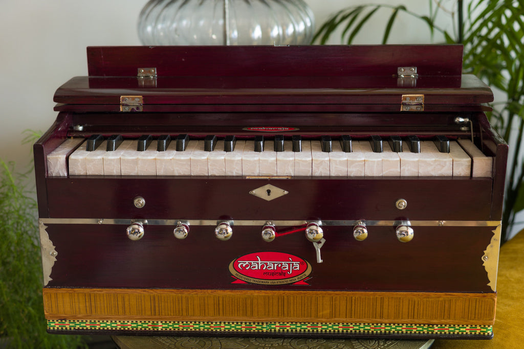MAHARAJA Harmonium, 7-Stop, Dark Mahogany, Bag DB